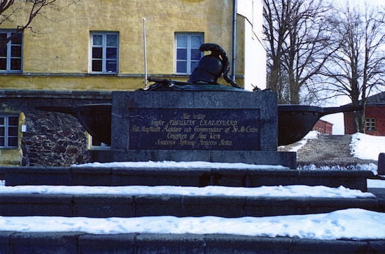 Augustin Ehrensvärd (Graven finns på Sveaborgs borggård, där en kammare)