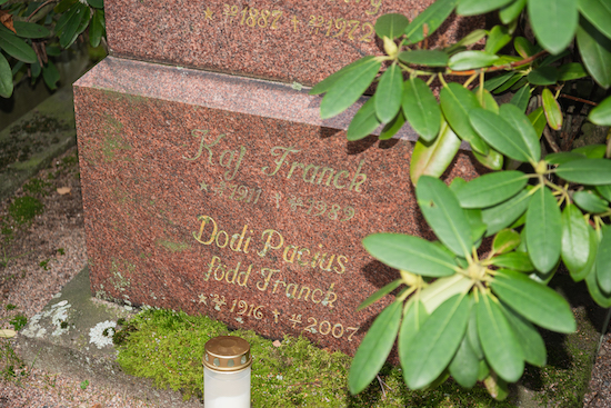 Kaj Franck (Helsingfors, Sandudds nya begravningsplats 15–11–2)