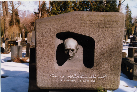 Aaro Hellaakoski (Helsingfors, Sandudds gamla begravningsplats 11-2-)