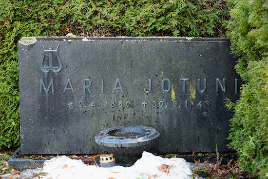 Maria Jotuni (vd Haggrén) (Helsingfors, Sandudds nya begravningsplats 31–1–15)