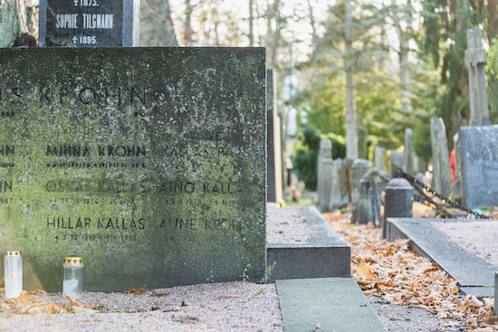 Aino Kallas (Krohn) (Helsingfors, Sandudds gamla begravningsplats 15–22)