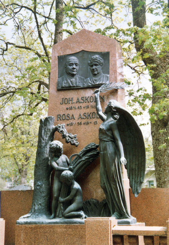 Johannes 1843-1912, jämte sin maka Rosa 1856-1913 Askolin (Borgå, Näse begravningsplats)