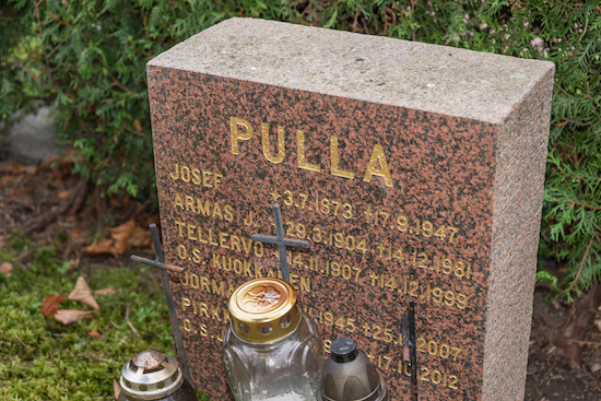 Armas J Pulla (Helsingfors, Sanudds gamla begravningsplats 9B-48-)