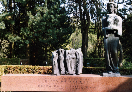 Risto Ryti (Helsingfors, Sandudds nya begravningsplats 25–13–5)