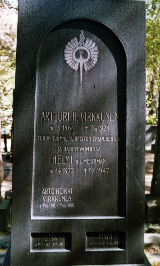 Artturi Virkkunen (Helsingfors, Sandudds nya begravningsplats 8-8-1)